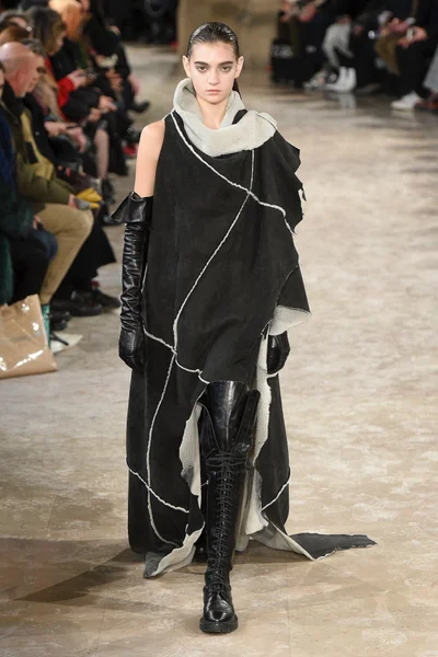 Look 32